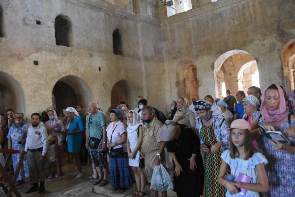 RUS ORTODOKS HRISTIYANLARIN ONDE GELEN AZIZLERINDEN BIRI OLARAK BILINEN AZIZ NIKHOLAOS, ANTALYA'NIN DEMRE ILCESINDE DUZENLENEN TORENLE, 1751'INCI DOGUM GUNUNDE ANILDI.(FOTO:AHMET ACAR/DEMRE-DHA)