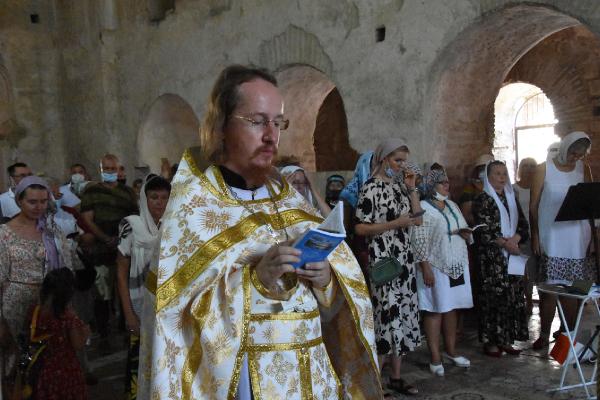 RUS ORTODOKS HRISTIYANLARIN ONDE GELEN AZIZLERINDEN BIRI OLARAK BILINEN AZIZ NIKHOLAOS, ANTALYA'NIN DEMRE ILCESINDE DUZENLENEN TORENLE, 1751'INCI DOGUM GUNUNDE ANILDI.(FOTO:AHMET ACAR/DEMRE-DHA)