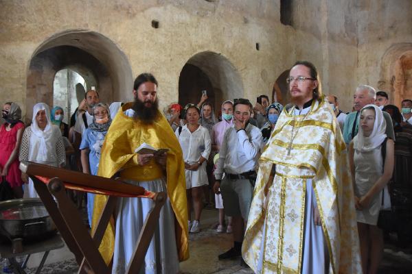 RUS ORTODOKS HRISTIYANLARIN ONDE GELEN AZIZLERINDEN BIRI OLARAK BILINEN AZIZ NIKHOLAOS, ANTALYA'NIN DEMRE ILCESINDE DUZENLENEN TORENLE, 1751'INCI DOGUM GUNUNDE ANILDI.(FOTO:AHMET ACAR/DEMRE-DHA)