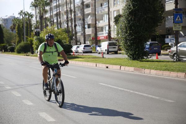 ANTALYA BUYUKSEHIR BELEDIYESI, 16-22 EYLUL AVRUPA HAREKETLILIK HAFTASI'NIN SON GUNUNDE 'ARABASIZ GUN' ETKINLIGI GERCEKLESTIRDI.(FOTO:ANTALYA-DHA)