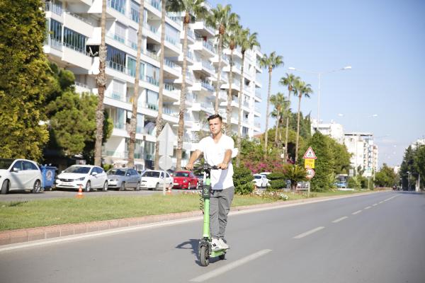 ANTALYA BUYUKSEHIR BELEDIYESI, 16-22 EYLUL AVRUPA HAREKETLILIK HAFTASI'NIN SON GUNUNDE 'ARABASIZ GUN' ETKINLIGI GERCEKLESTIRDI.(FOTO:ANTALYA-DHA)