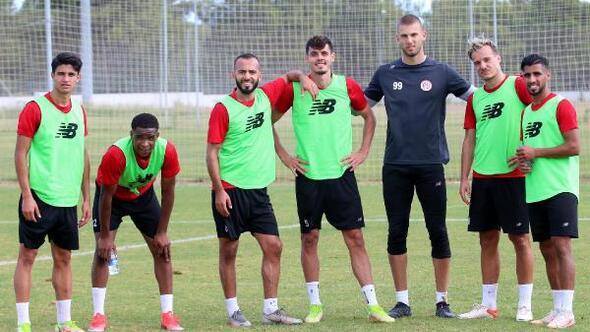 Antalyaspor, 1 günlük iznin ardından Başakşehir hazırlıklarını sürdürecek