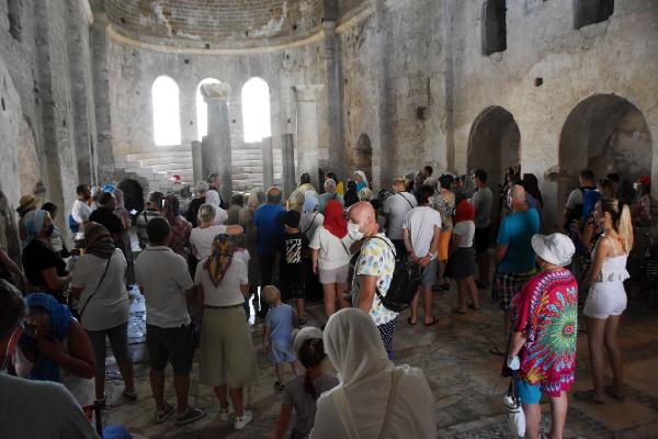 ANTALYA'NIN DEMRE VE KAS ILCELERINDEKI OREN YERLERI AGUSTOS AYINDA GELEN ZIYARETCI SAYISI VE SAGLANAN GELIR ACISINDAN BUYUK BIR SICRAMA YAPTI. (NOEL BABA) (FOTO:DEMRE-DHA)