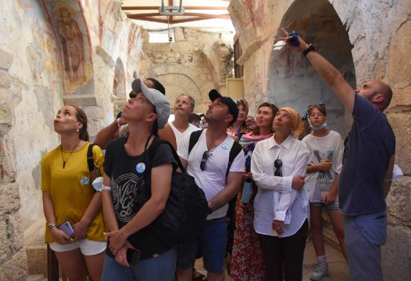 ANTALYA'NIN DEMRE VE KAS ILCELERINDEKI OREN YERLERI AGUSTOS AYINDA GELEN ZIYARETCI SAYISI VE SAGLANAN GELIR ACISINDAN BUYUK BIR SICRAMA YAPTI. (NOEL BABA) (FOTO:DEMRE-DHA)