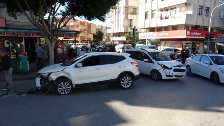 Dikkatsizlik kazaya yol açtı! O anlar kameraya yansıdı