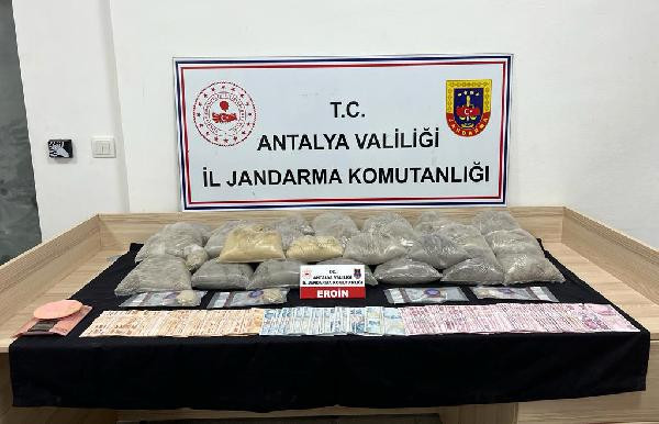 Jandarma zehir tacirlerine göz açtırmıyor