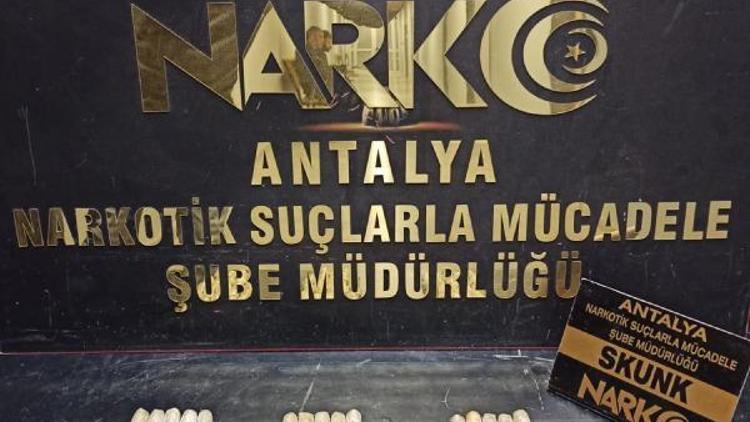 Antalyada 2 operasyonda 4 kilo esrar ele geçirildi