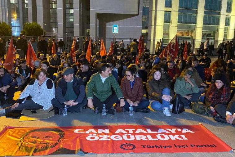 Erkan Baş ve TİP'li vekiller oturma eylemine başladı