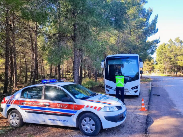 Jandarma trafik canavarlarına göz açtırmıyor