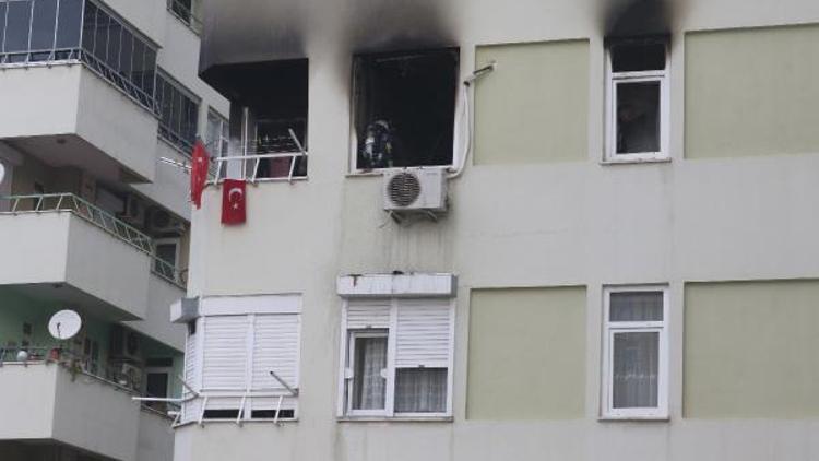 10 katlı apartmanın 2nci katında yangın paniği