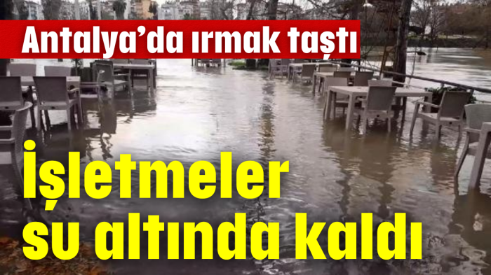 Antalya'da işletmeler su altında kaldı