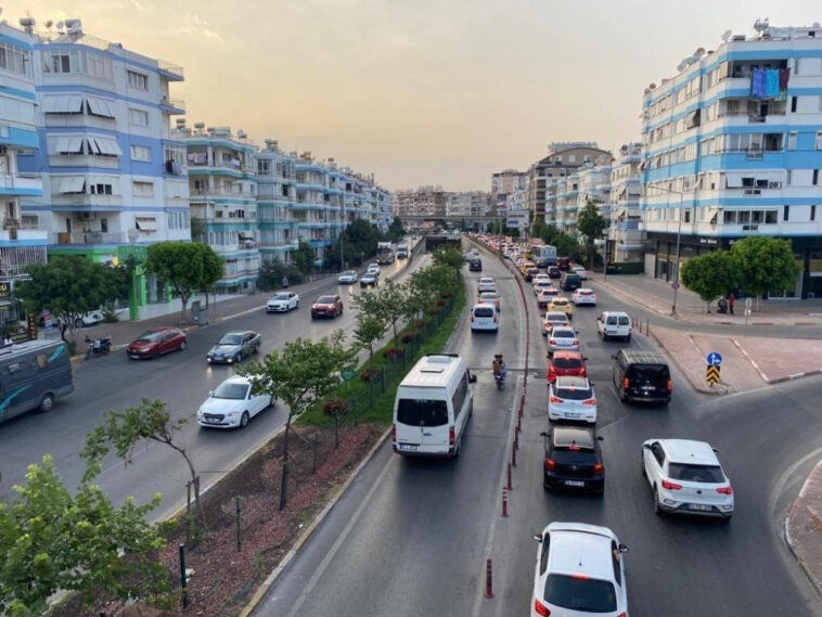 Antalya'da motorlu kara taşıtı sayısı 1 buçuk milyona ulaştı