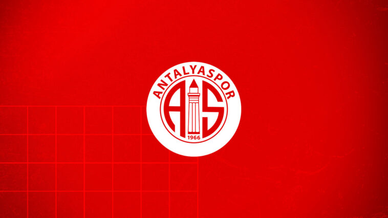 Antalyaspor'da 3 oyuncuya veda etti