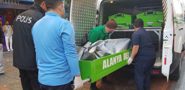 İngiliz turist evinde ölü bulundu