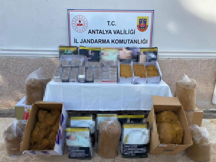 Jandarma 80 kilo kaçak tütün yakaladı