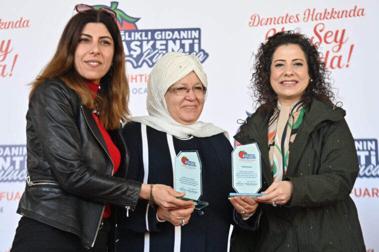 Kumlucalı kadınlar hünerlerini sergiledi