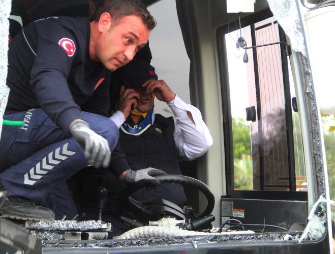 Servis minibüsü kaza yaptı: 9 yaralı var