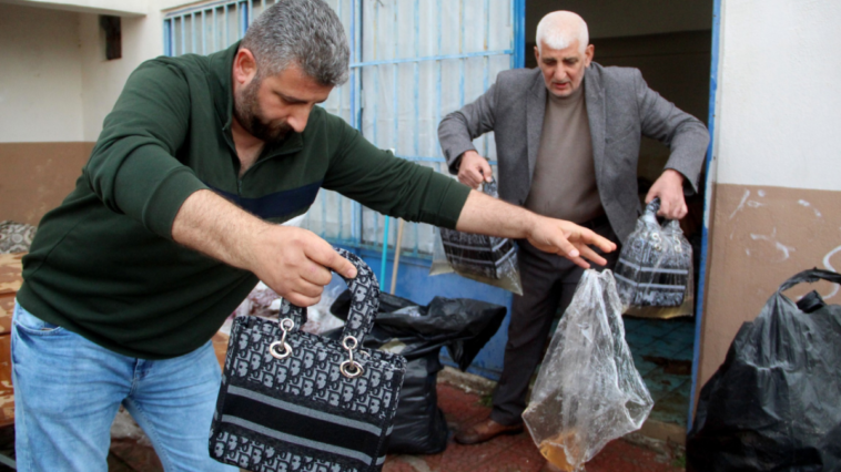 1,5 milyon değerindeki  kadın çantaları selde çöp oldu