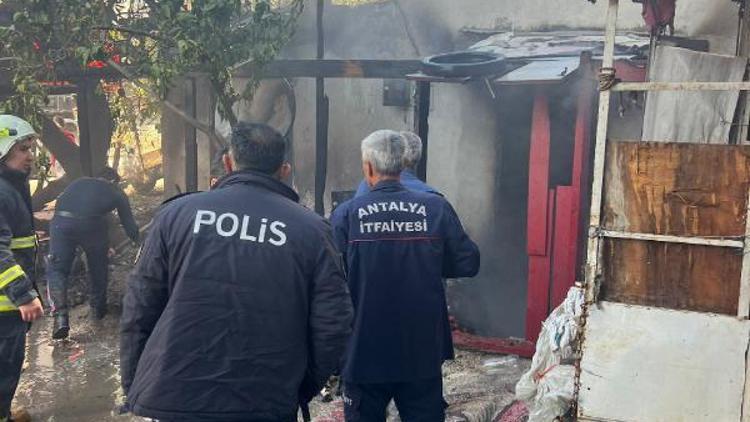 Müstakil evdeki yangını itfaiye söndürdü