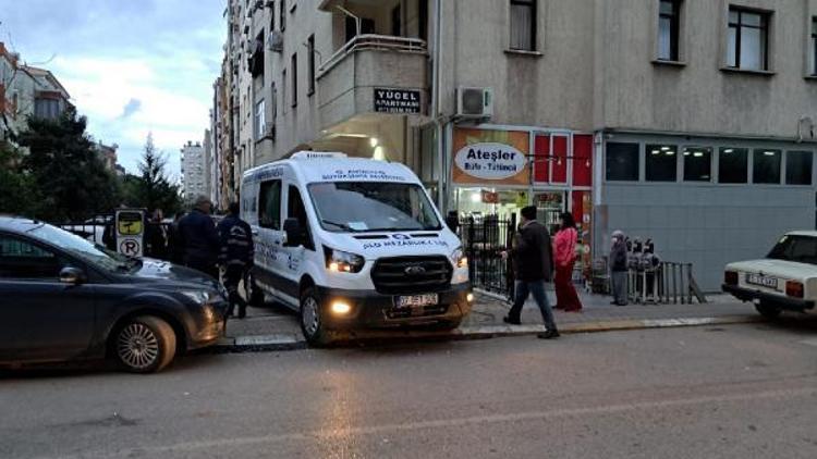 Dinlenmek için çekildiği odasında ölü bulundu