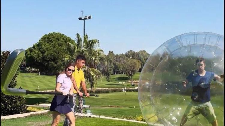 Dev golf sopası ve balon içinde insan videosu ilgi çekti