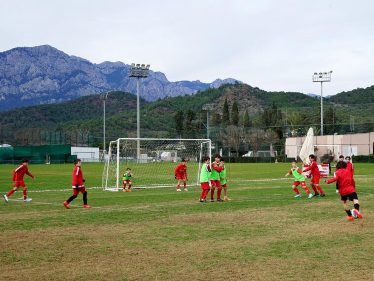 Antalyaspor Futbol Okulu ailesi Gelişim ve Kış Kampı'nda buluştu