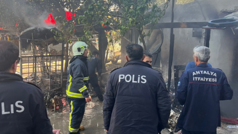 Kumluca'daki yangın büyümeden söndürüldü