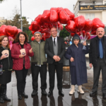 Manavgat'ta Sevgililer Günü'nde çay-simit ikramı