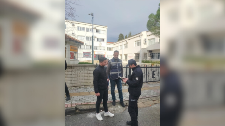 Polis ekiplerinden okul çevrelerine denetim