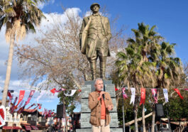 Side'ye dev Atatürk Anıtı