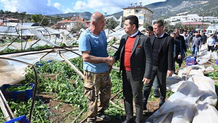 Tütüncü, hortumdan zarar gören çiftçileri ziyaret etti