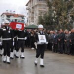 Görev başında fenalaşıp hayatını kaybeden polis için tören