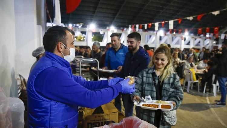 Büyükşehirin iftarları devam ediyor