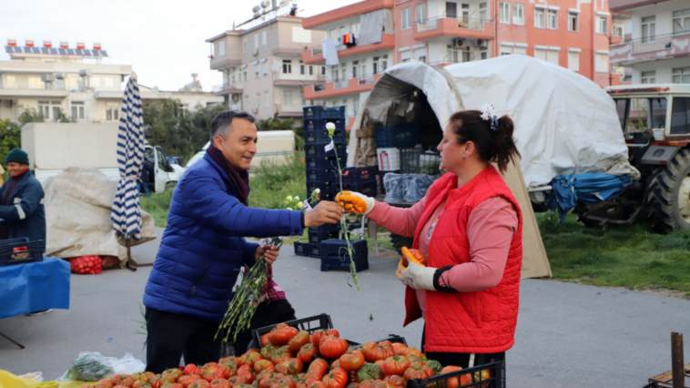 Halkın Doktoru'ndan emekçi kadınlara sürpriz ziyaret