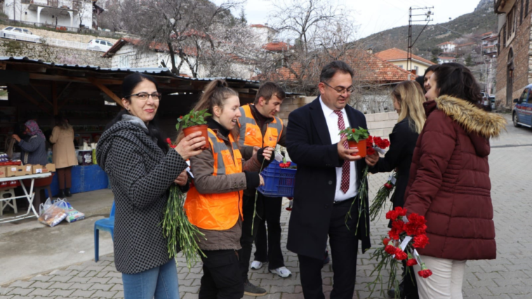 İbradılı kadınlar 8 Mart'ı izledi