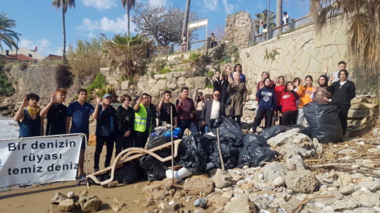 Manavgat sahili atıklardan temizlendi