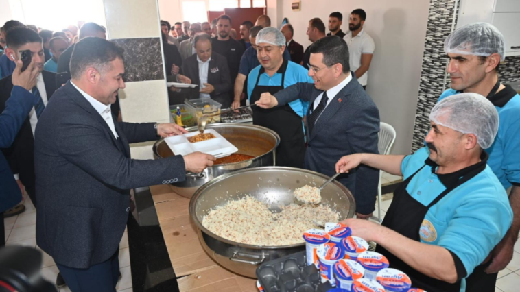 Tütüncü, seçim çalışmalarını Alanya'da sürdürdü