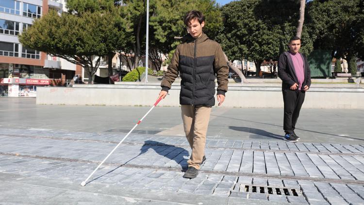 Büyükşehir, Cumhuriyet Meydanındaki engelleri kaldırdı