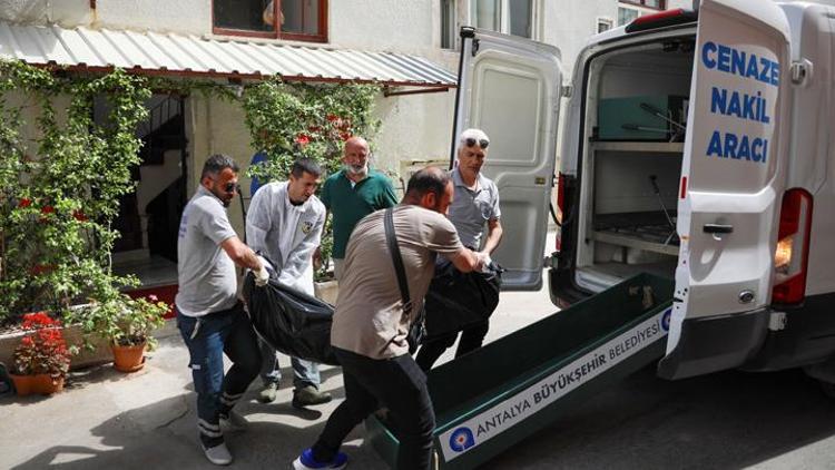 Antalyada pansiyondaki odasında ölü bulundu 3 gün önce kavgada başına darbe almış...