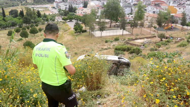 Virajı alamayan otomobil şarampole yuvarlandı