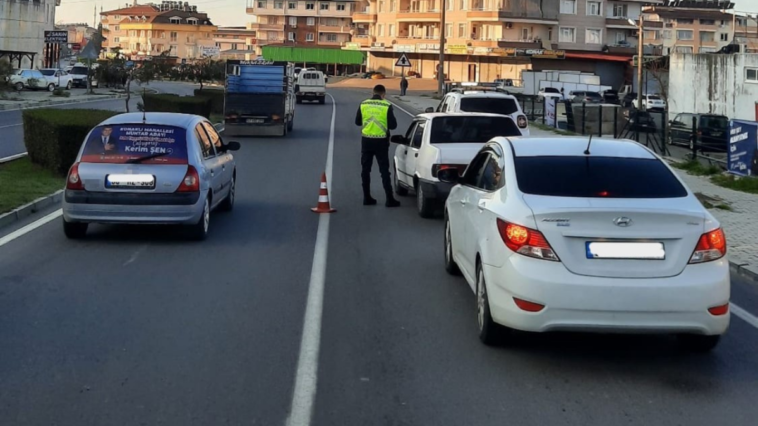 Alanya'da jandarma 23 aracı trafikten men etti