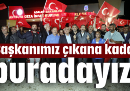 'Başkanımız çıkana kadar buradayız'