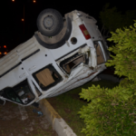 Serik'te ticari araç takla attı: 2 kişi yaralandı