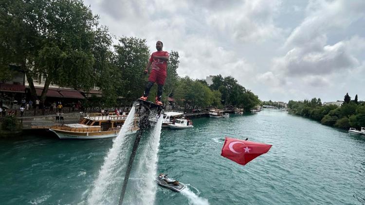 Manavgat Irmağında su gösterisi