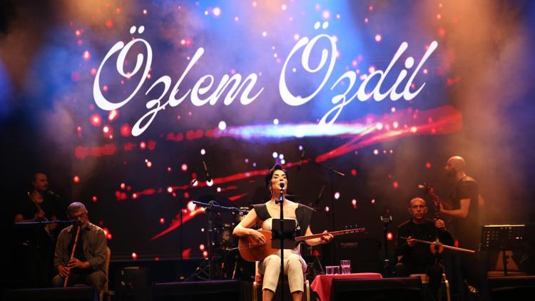 Serikte Özlem Özdil ile 19 Mayıs coşkusu