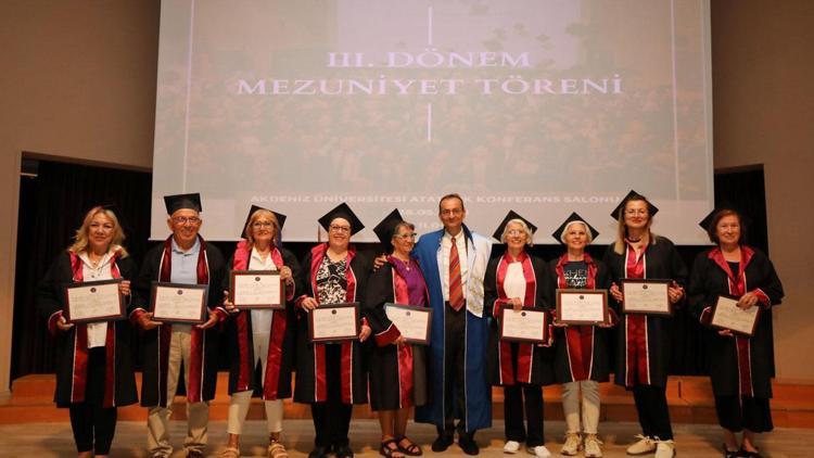 Tazelenme Üniversitesinden 110 öğrenci mezun oldu