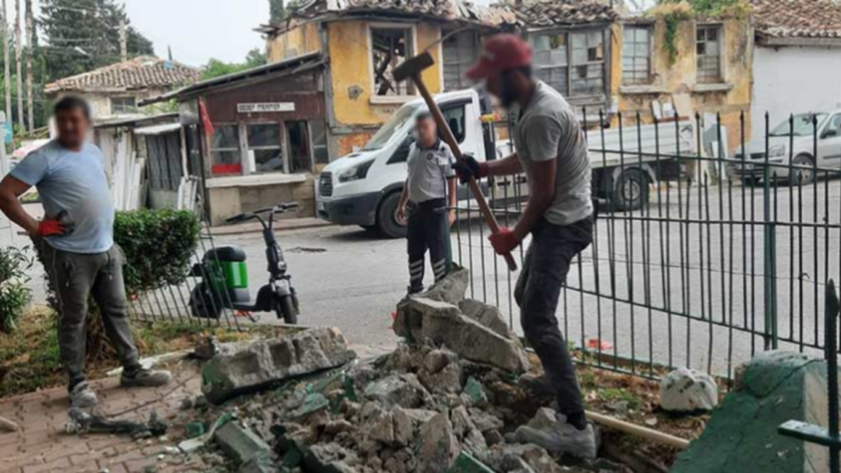 Balbey Mahallesi’nde türbe yıkımı