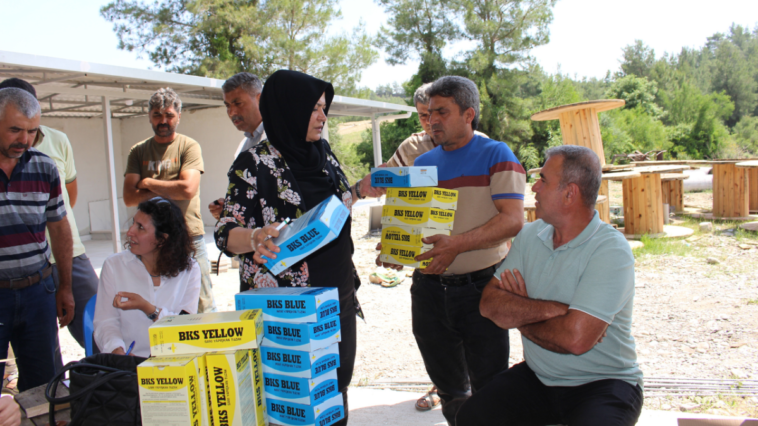 Büyükşehir'den Manavgat'ın 3 mahallesine destek