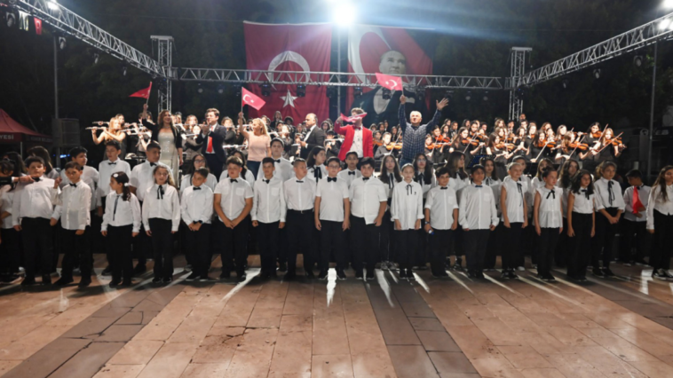 Cumhuriyet ve Atatürk'e vefa konseri