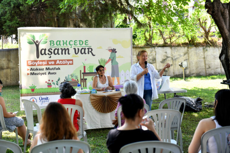 Muratpaşa'da 'Bahçede Yaşam Var' etkinliği sürüyor